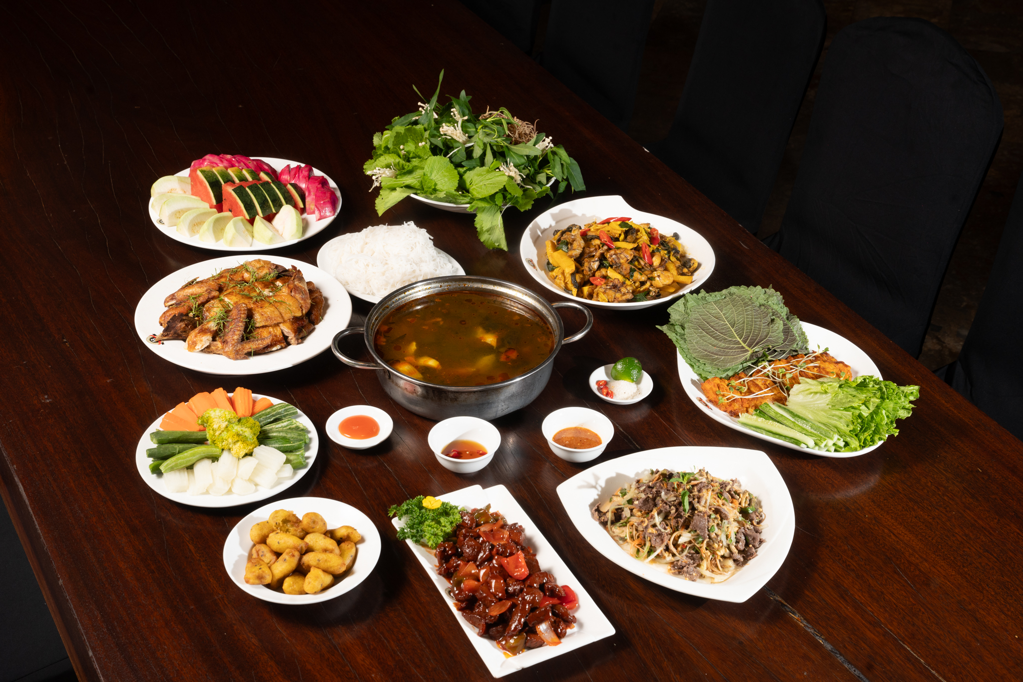 Bữa tối ấm cúng tại nhà hàng Asean Resort