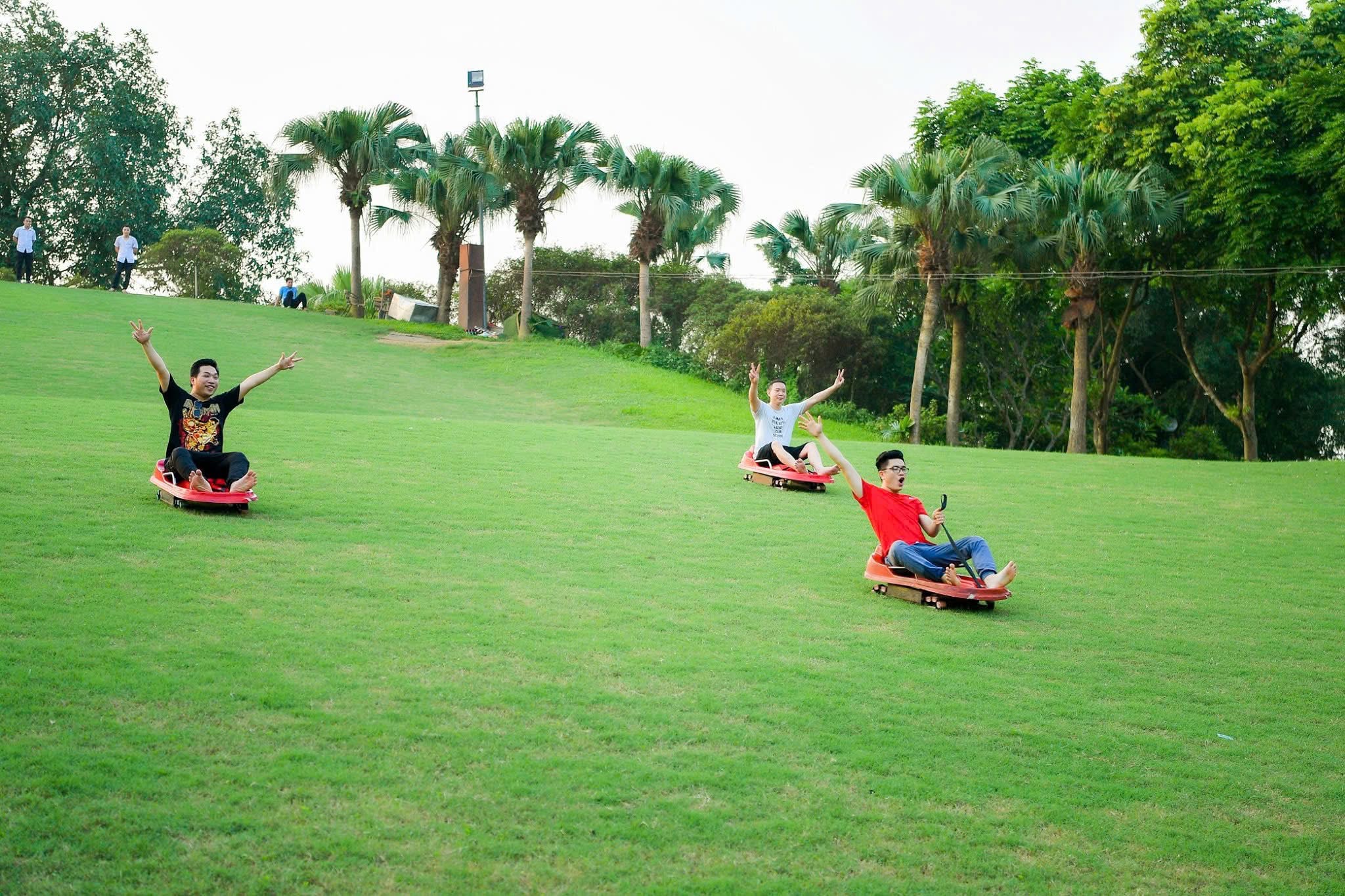 Trượt cỏ ở Thảo Viên Resort
