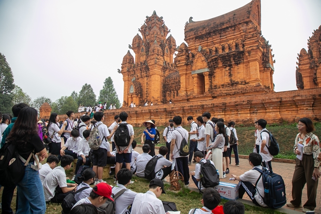 Tour giáo dục 2